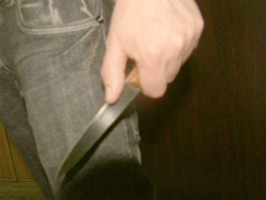 Ca-n Vestul Sălbatic: un minor a furat o tabletă ameninţând victima cu un cuţit